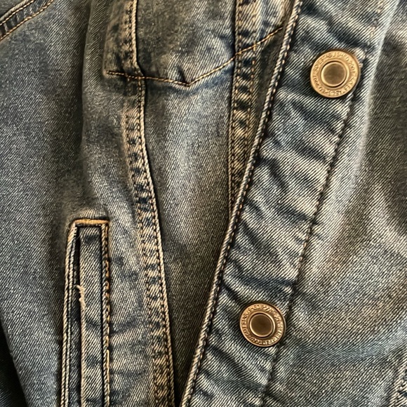 NWOT SO Lightly Distressed Denim Jacket - Blue - Picture 9 of 9